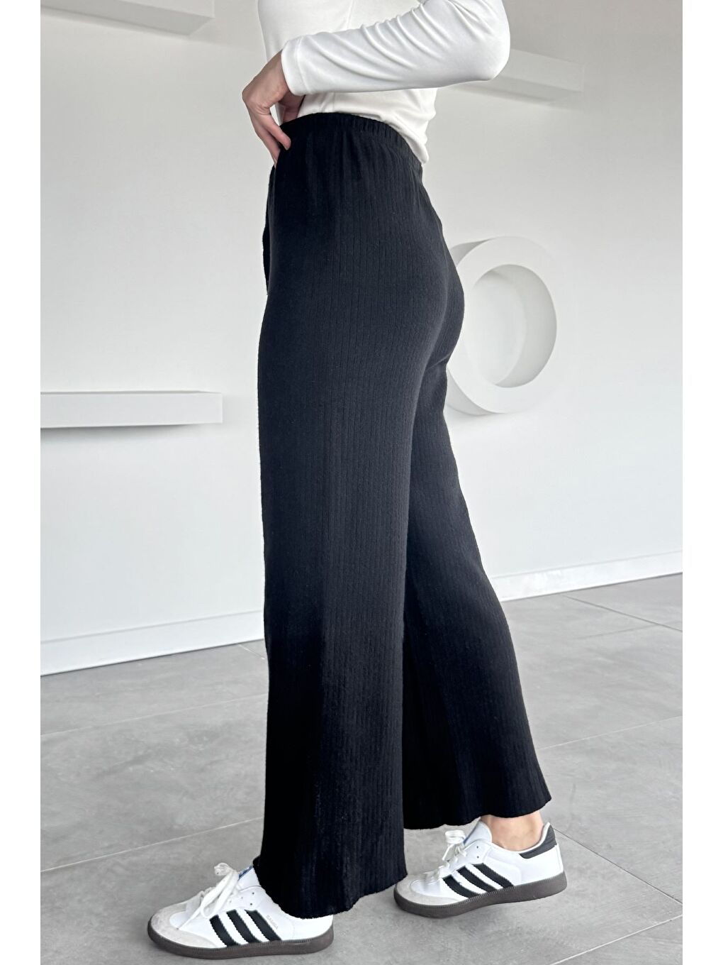 Siyah Kadın Bel Lastikli Bol Paça Pantolon-2