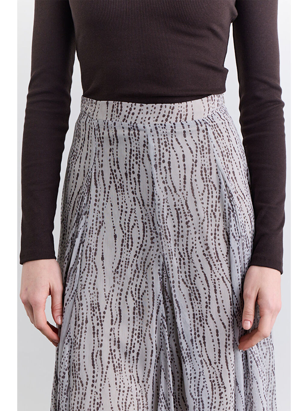 Siyah Geniş Parçalı Desenli Etek Puantiye-4