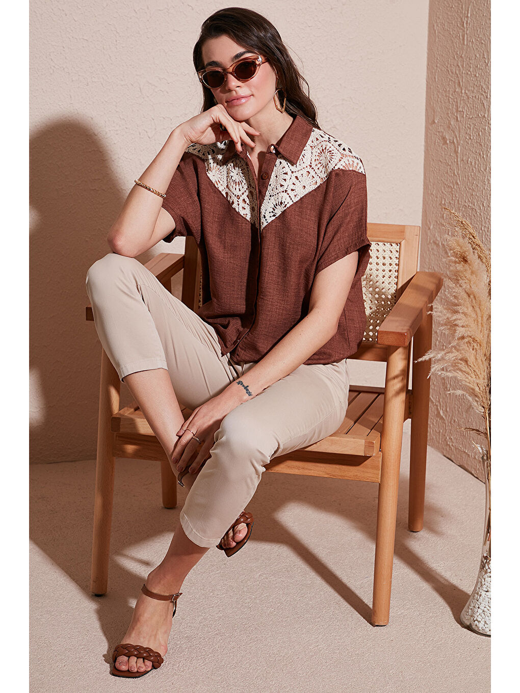 Kahverengi Dantelli Relaxed Fit Kısa Kollu Kadın Gömlek 5865764-4