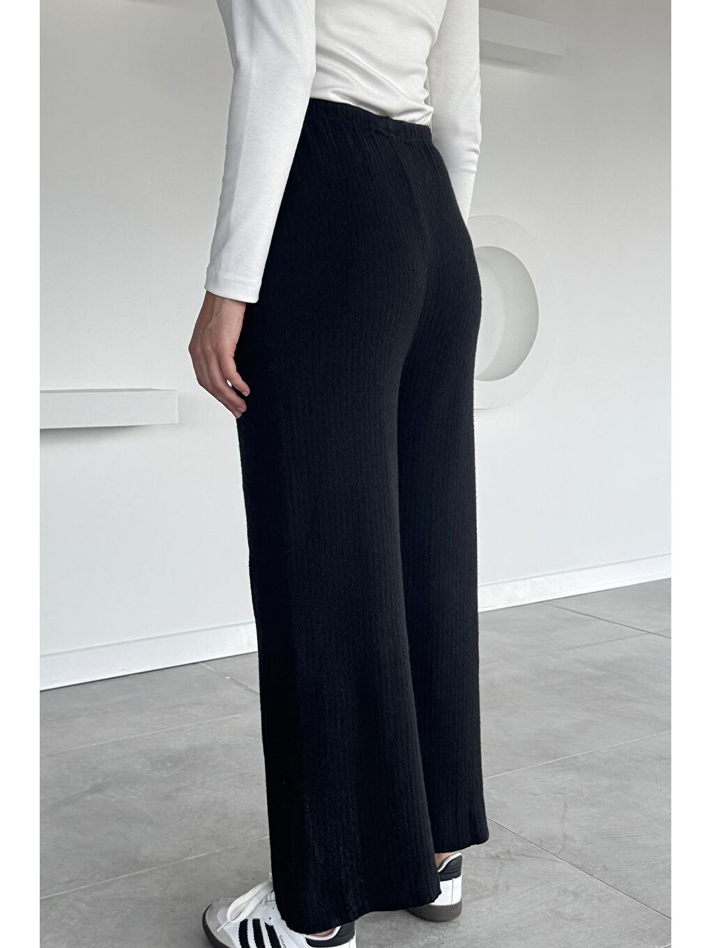 Siyah Kadın Bel Lastikli Bol Paça Pantolon-3