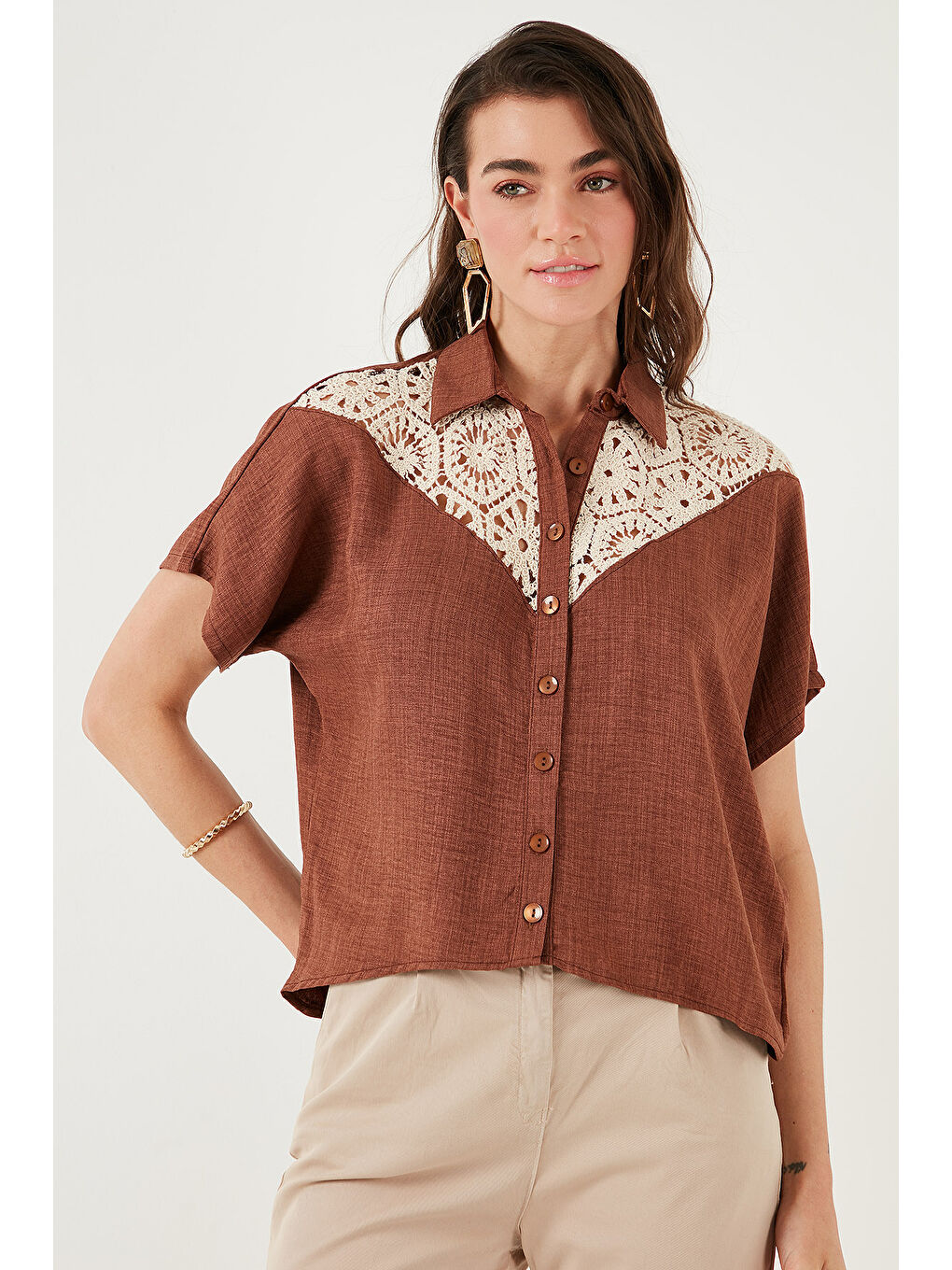 Kahverengi Dantelli Relaxed Fit Kısa Kollu Kadın Gömlek 5865764-5