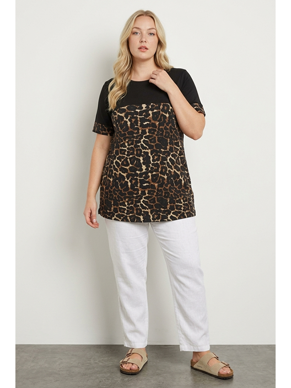 Kahverengi Bisiklet Yaka Kısa Kollu Leopar Desenli Esnek Kumaşlı T-shirt-1