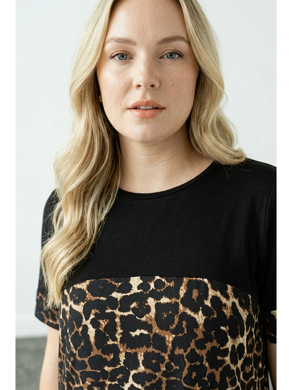 Kahverengi Bisiklet Yaka Kısa Kollu Leopar Desenli Esnek Kumaşlı T-shirt-3
