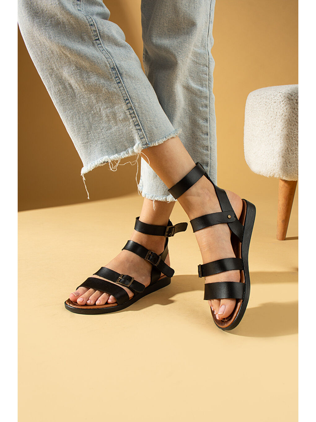 Siyah Ayarlanabilir Tokalı Rahat Kalıp Kadın Sandalet 51-850-24-2