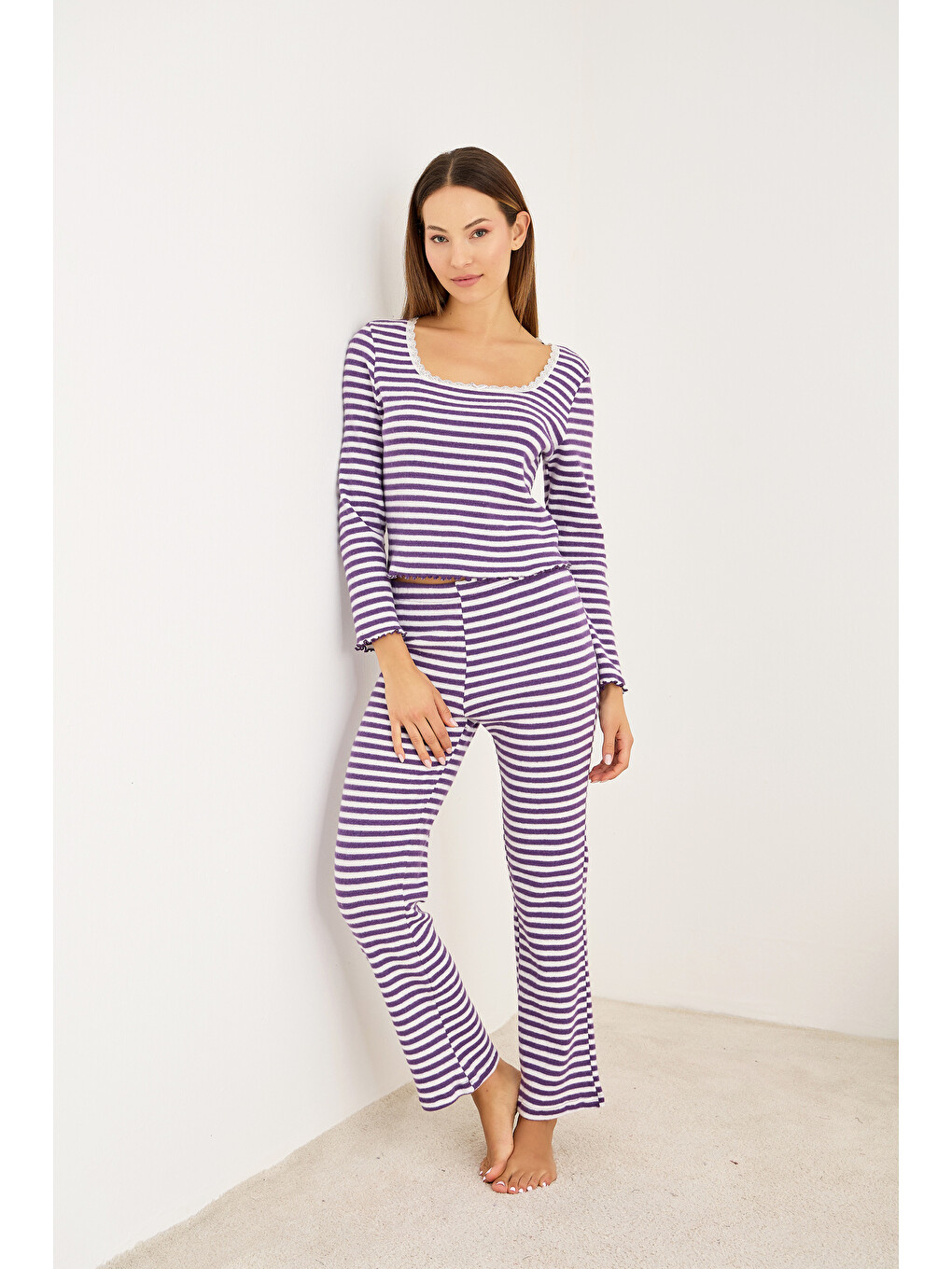 Mor Beyaz Fırçalı Soft Fitilli Kaşkorse Dantelli Pijama Takım25226011-1