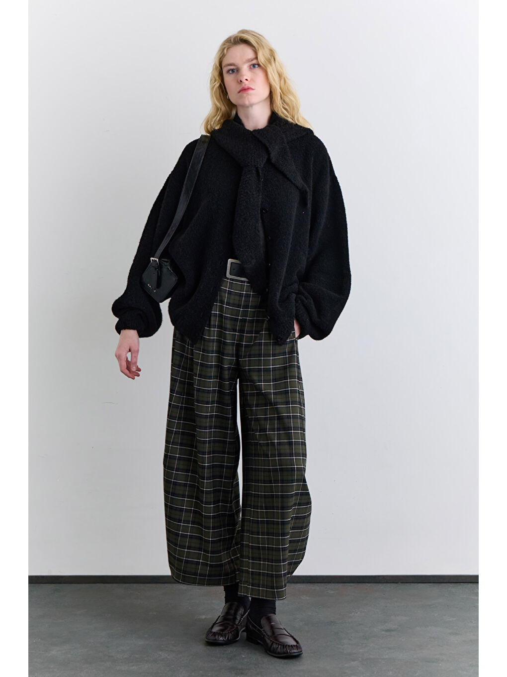 Soft Dokulu Düğmeli Hırka Siyah-1