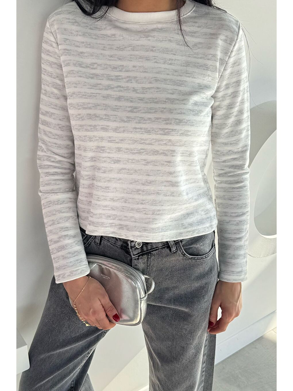 Gri Kadın Bisiklet Yaka Çizgi Desenli Sweatshirt-1