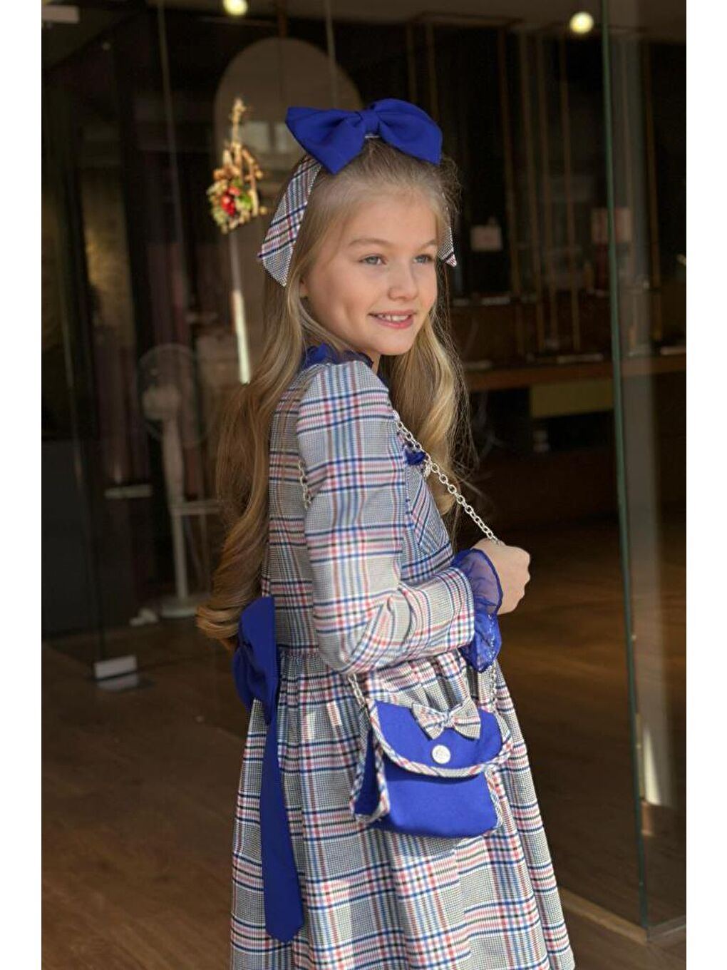 Kız Çocuk Yakası ve Kolları Fırfırlı Üzeri Boydan Düğme ve Lacivert Ekose Detaylı Elbise-1