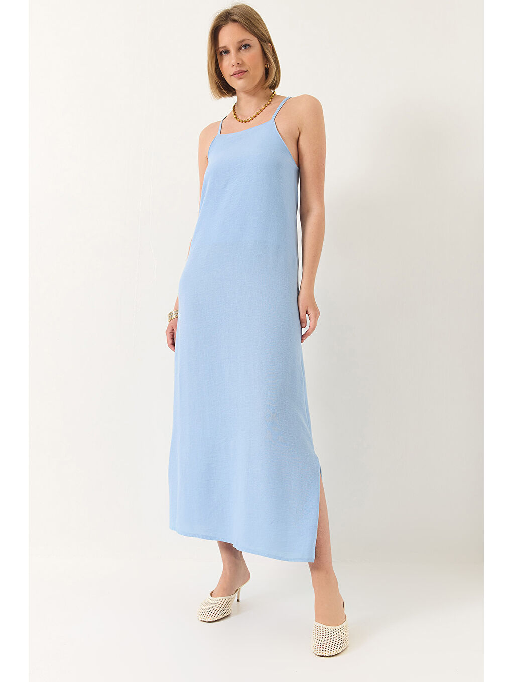 Mavi Kadın Askılı Yırtmaç Detaylı Uzun Keten Elbise