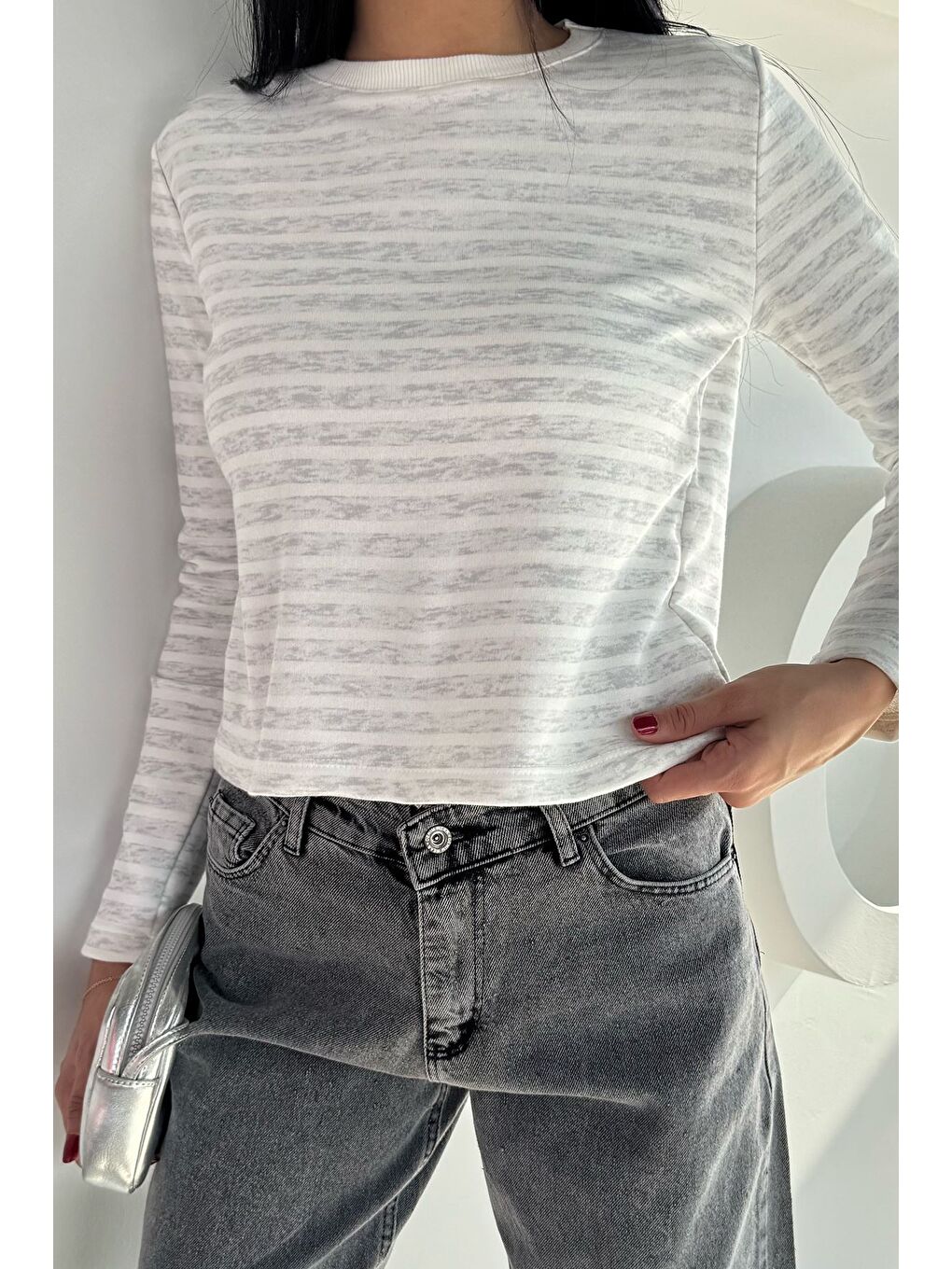 Gri Kadın Bisiklet Yaka Çizgi Desenli Sweatshirt-2