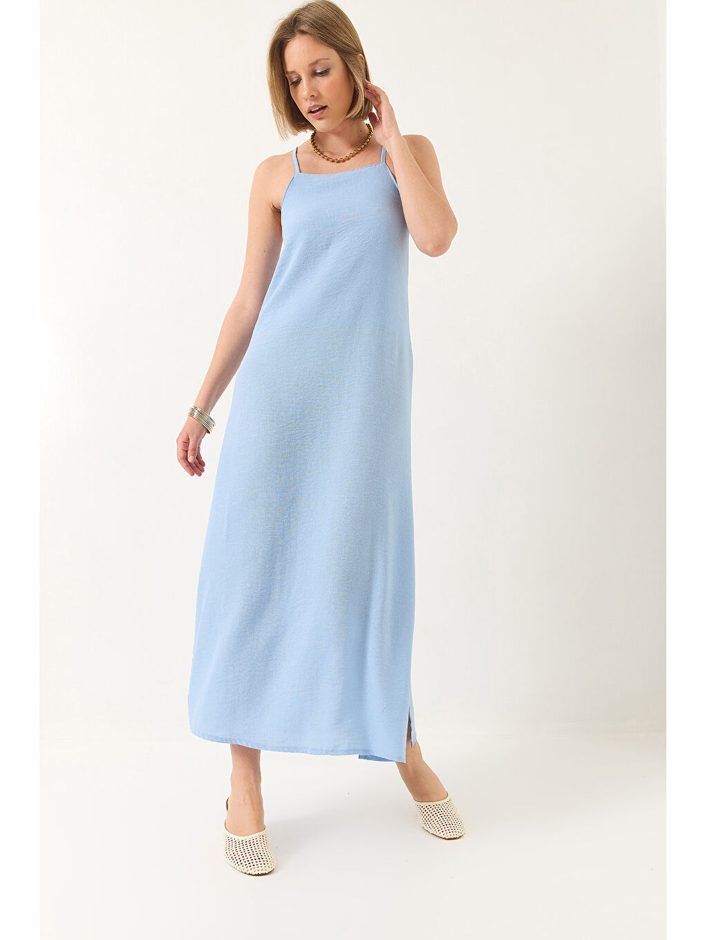 Mavi Kadın Askılı Yırtmaç Detaylı Uzun Keten Elbise-2