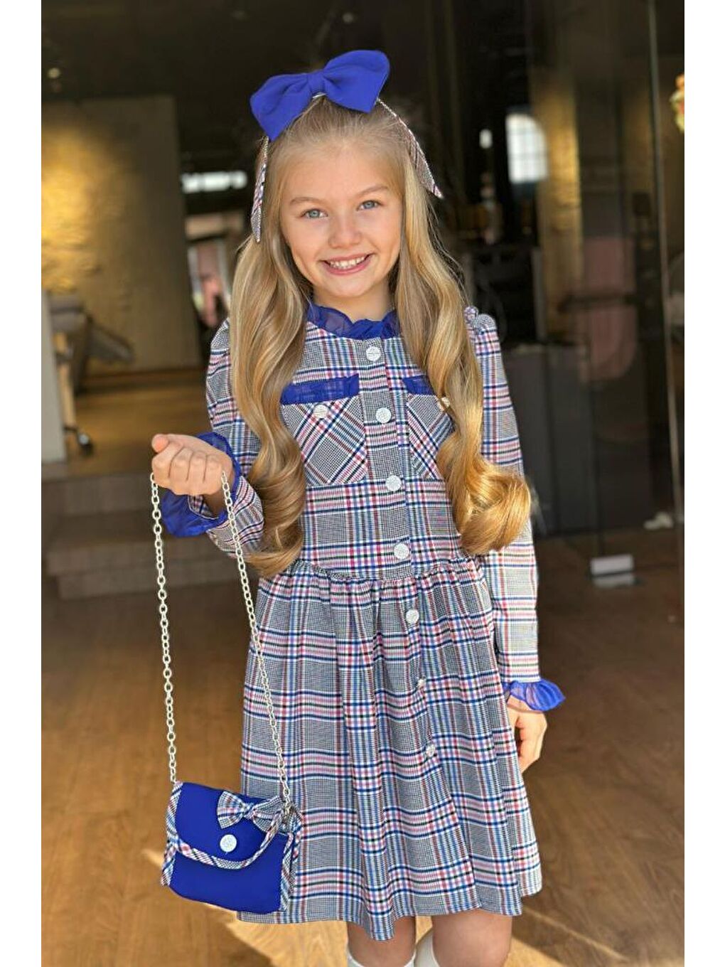 Kız Çocuk Yakası ve Kolları Fırfırlı Üzeri Boydan Düğme ve Lacivert Ekose Detaylı Elbise-2