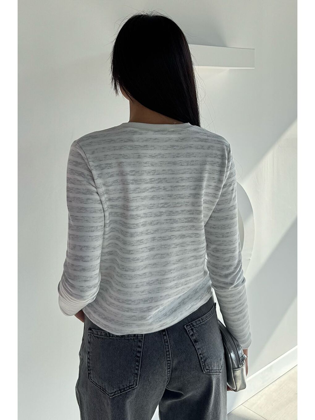 Gri Kadın Bisiklet Yaka Çizgi Desenli Sweatshirt-3