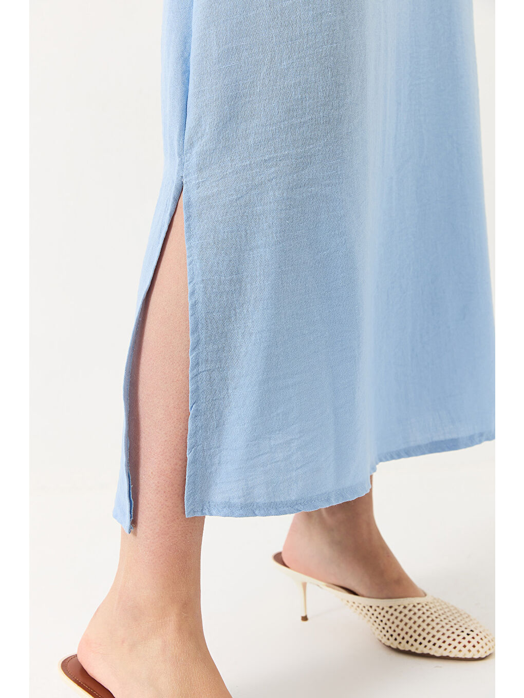 Mavi Kadın Askılı Yırtmaç Detaylı Uzun Keten Elbise-6