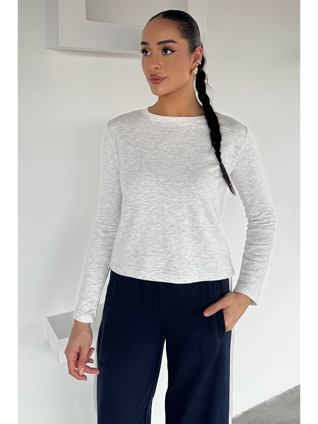 Gri Kadın Yaka Şeritli Bisiklet Yaka Sweatshirt