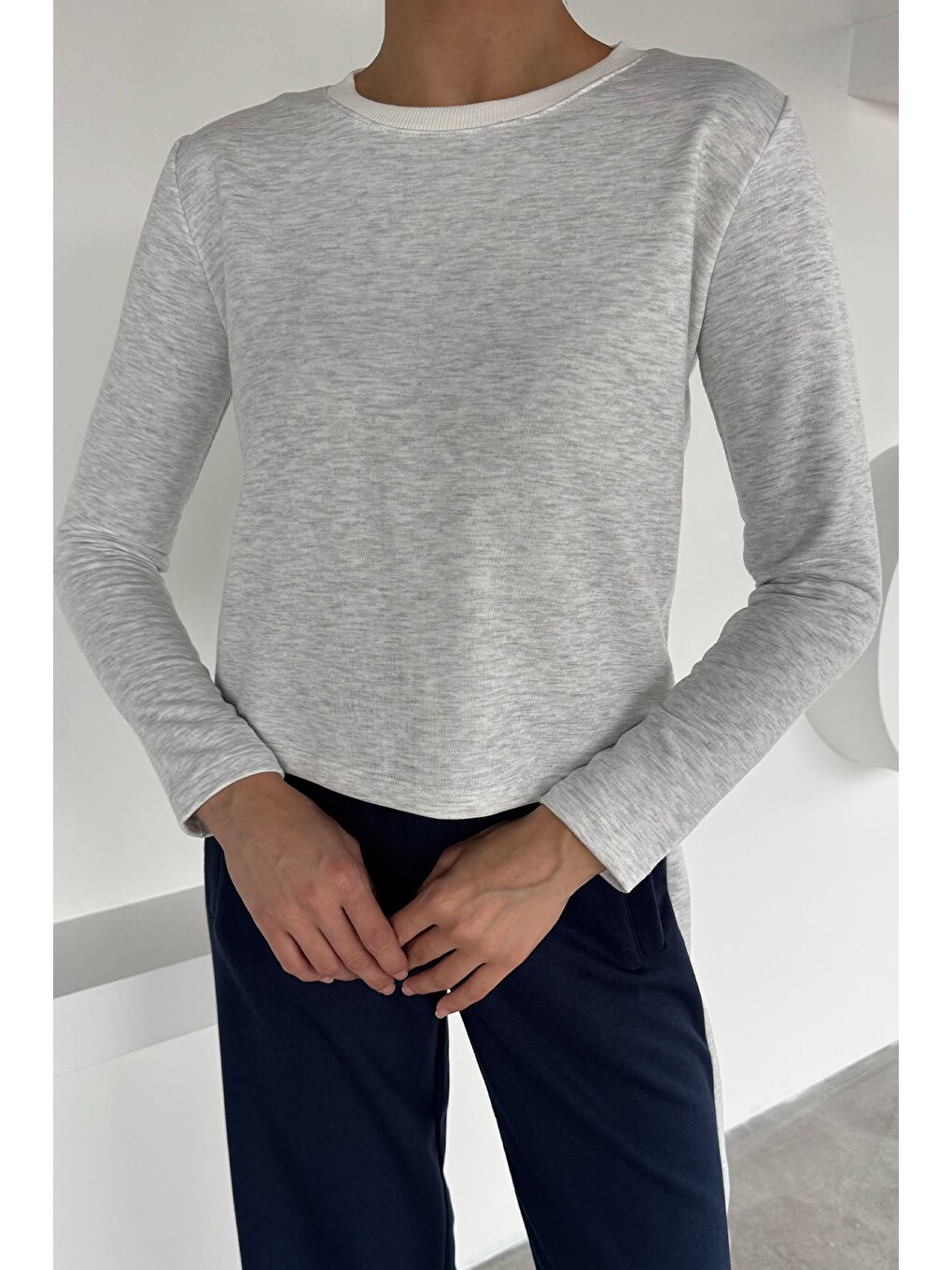 Gri Kadın Yaka Şeritli Bisiklet Yaka Sweatshirt-1