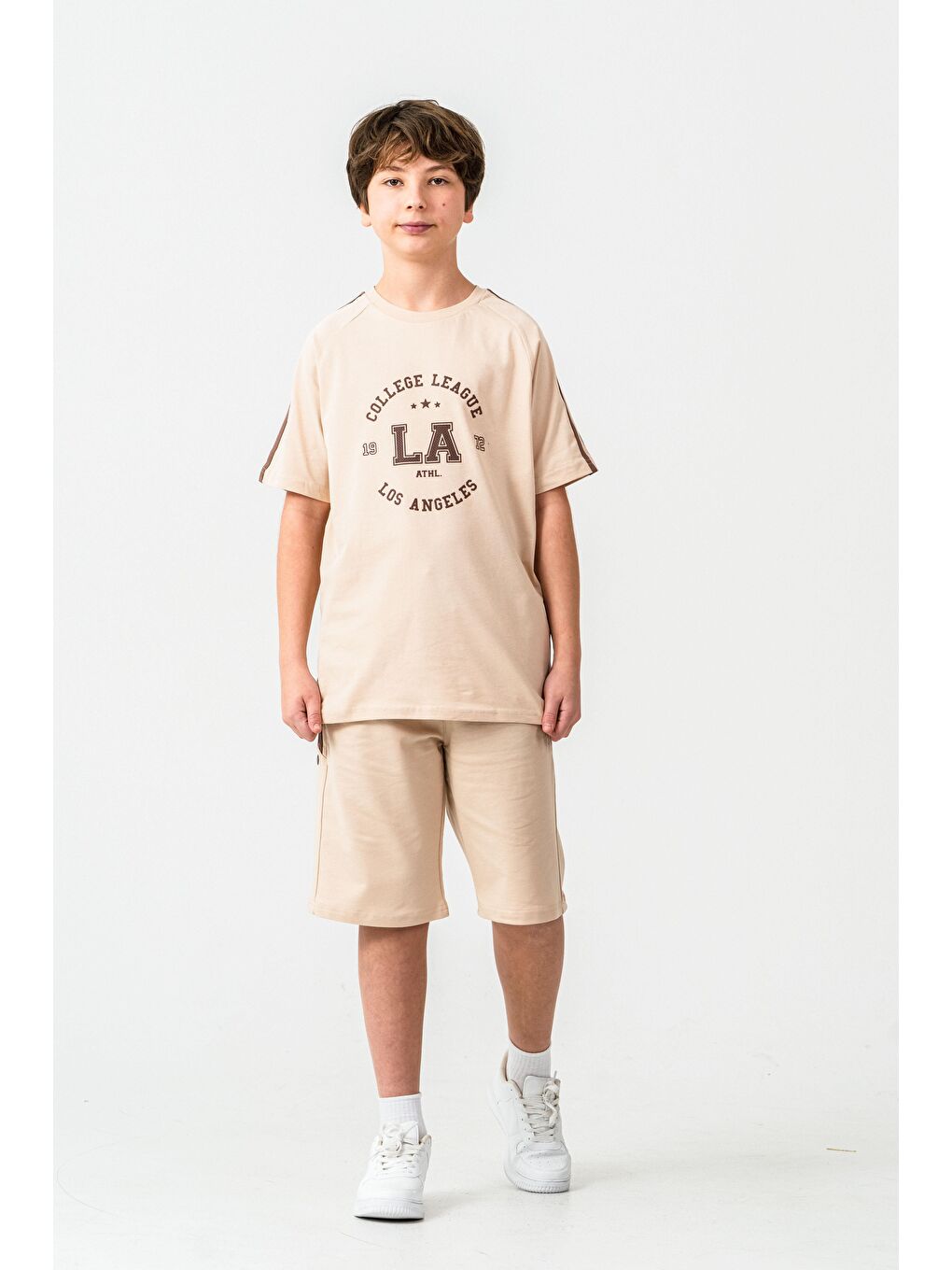 Bej College League Los Angels Baskılı Alt Yanlar Biyeli Ve Çıtçıtlı Erkek Çocuk Şort - Tişört Takımı