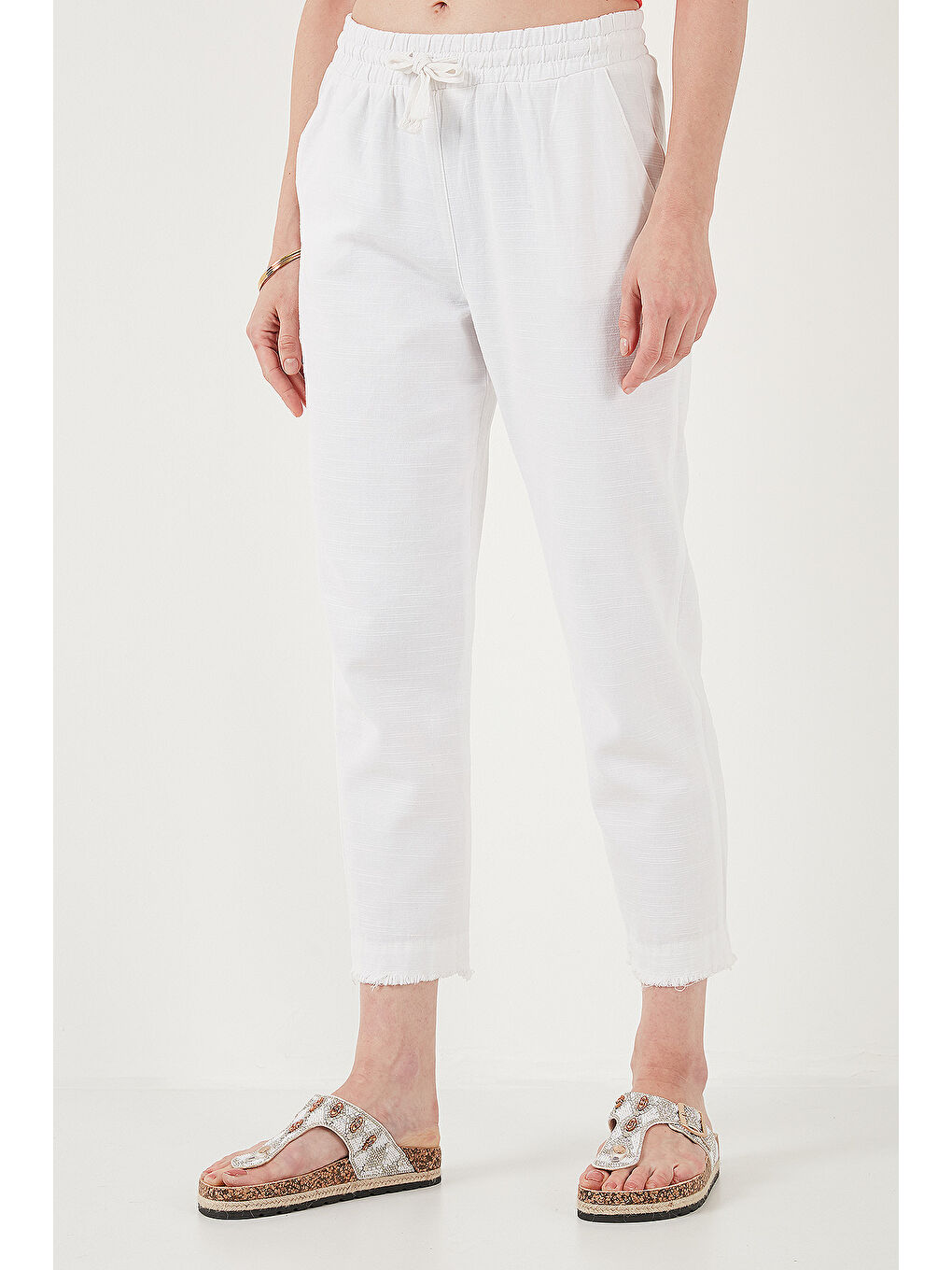 Beyaz Pamuklu Belden Bağlamalı Yüksek Bel Keten Görünümlü Kısa Paça Kadın Pantolon 668Yp5134-2