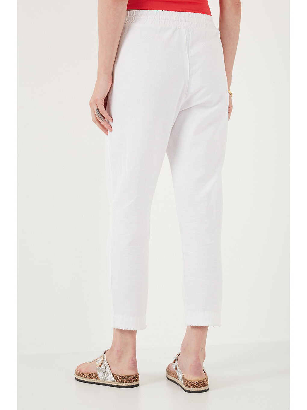 Beyaz Pamuklu Belden Bağlamalı Yüksek Bel Keten Görünümlü Kısa Paça Kadın Pantolon 668Yp5134-4