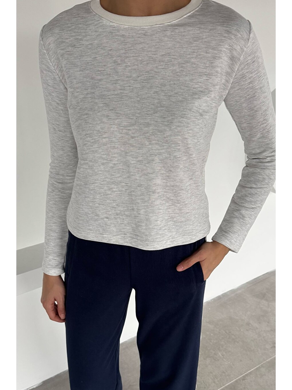Gri Kadın Yaka Şeritli Bisiklet Yaka Sweatshirt-2