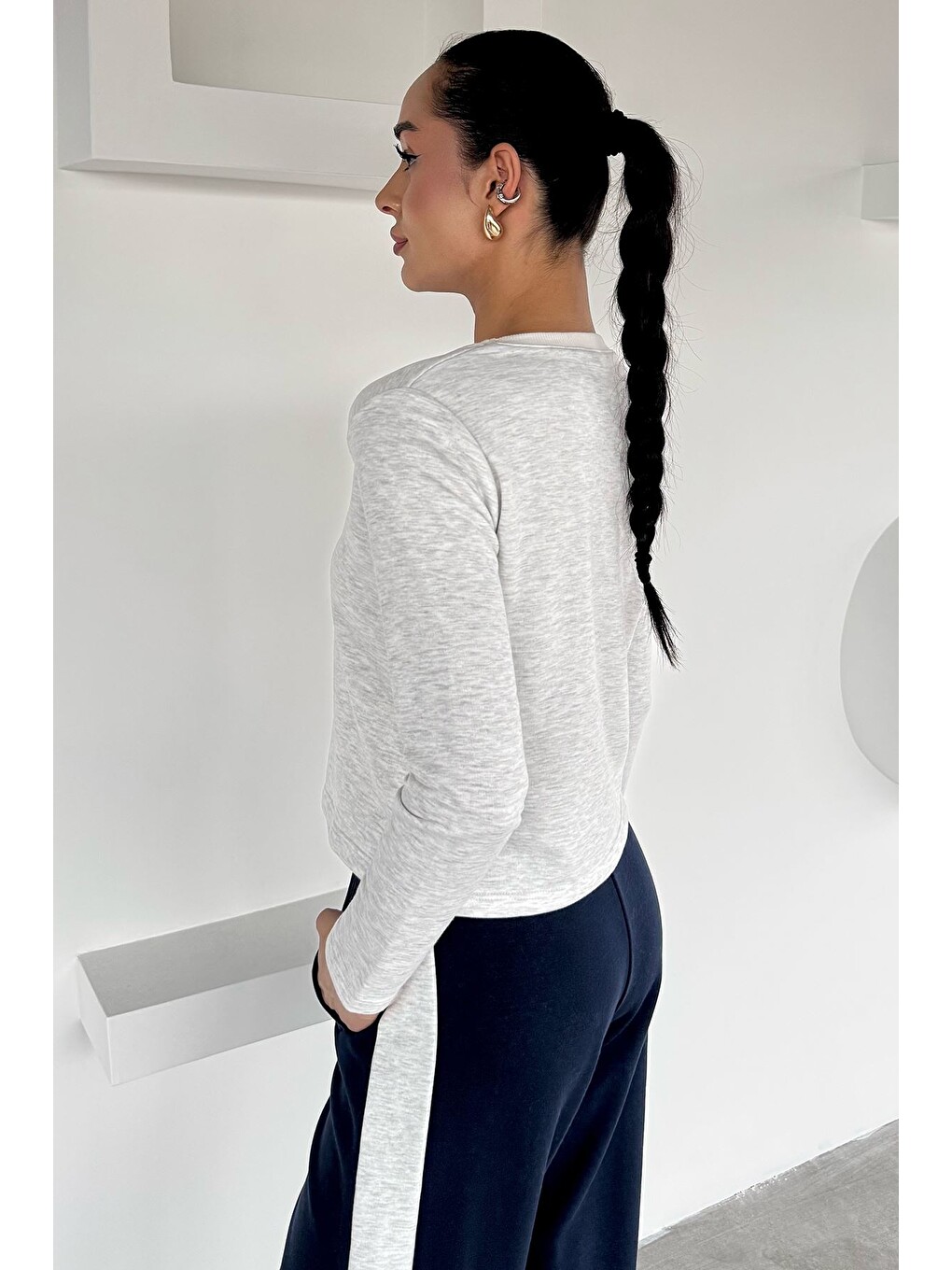 Gri Kadın Yaka Şeritli Bisiklet Yaka Sweatshirt-3