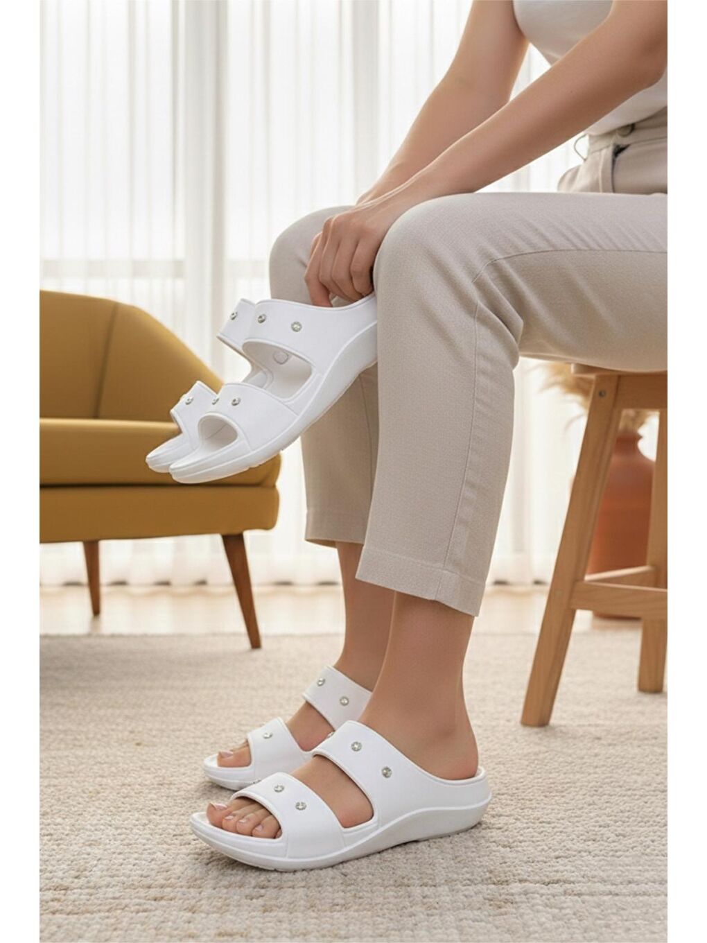 Beyaz Lovi Z031 Işıltılı Taş Detaylı Çift Bantlı Kadın Konfor Terlik