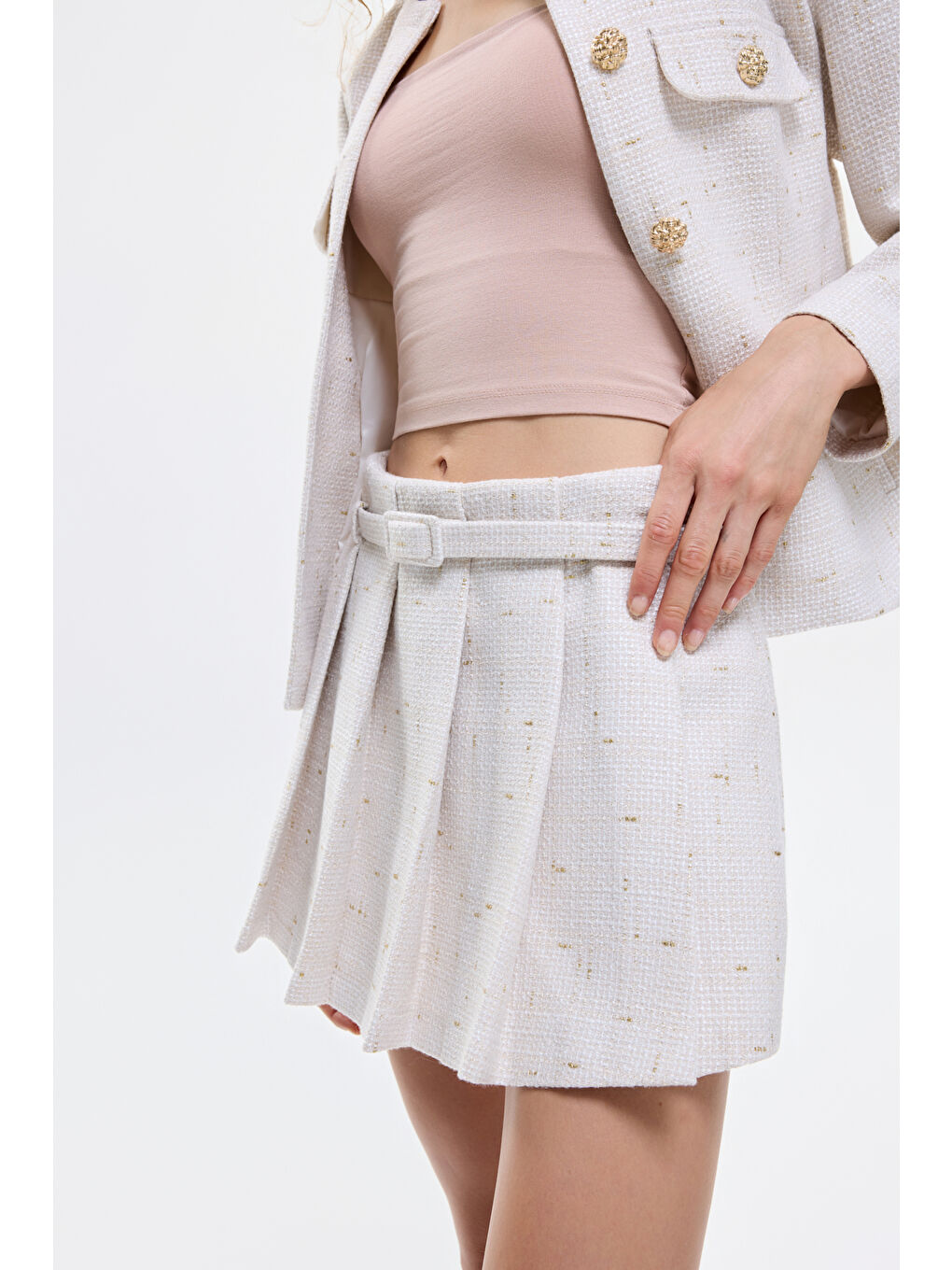 Kemer Detaylı Pileli Tüvit Mini Şort Etek Bej-3