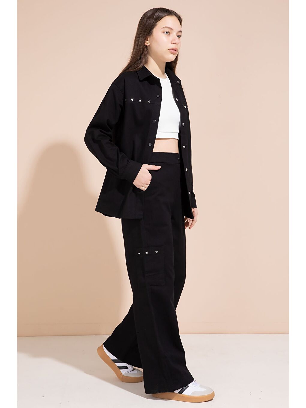 Siyah Kalp İşlemeli Gömlekli Geniş Paça Pantolonlu Kız Çocuk Gabardin Takım 23551-2