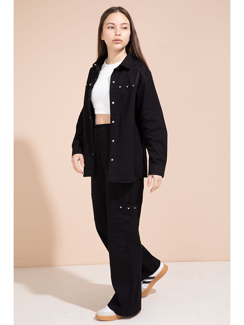 Siyah Kalp İşlemeli Gömlekli Geniş Paça Pantolonlu Kız Çocuk Gabardin Takım 23551-3