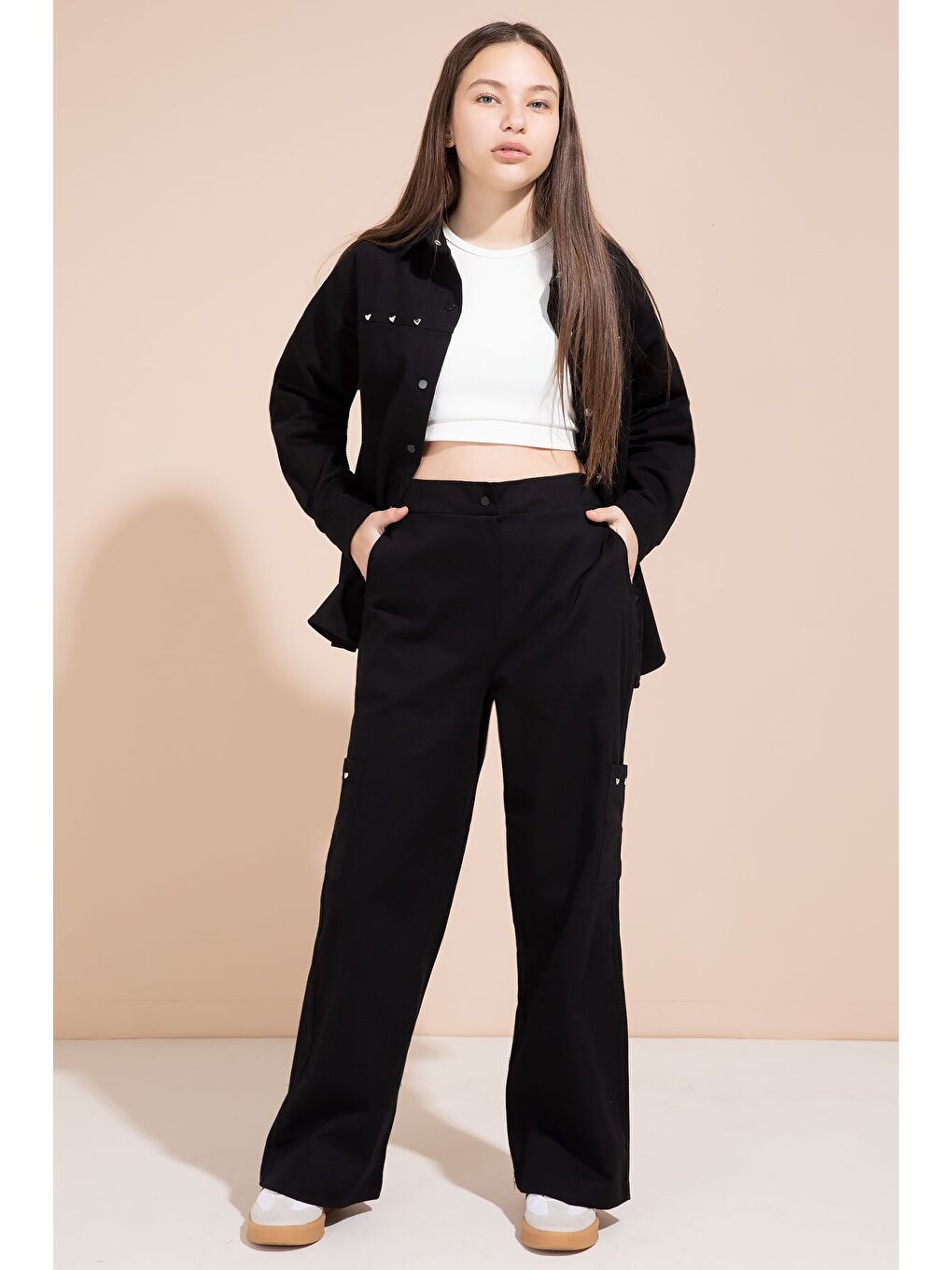 Siyah Kalp İşlemeli Gömlekli Geniş Paça Pantolonlu Kız Çocuk Gabardin Takım 23551-4