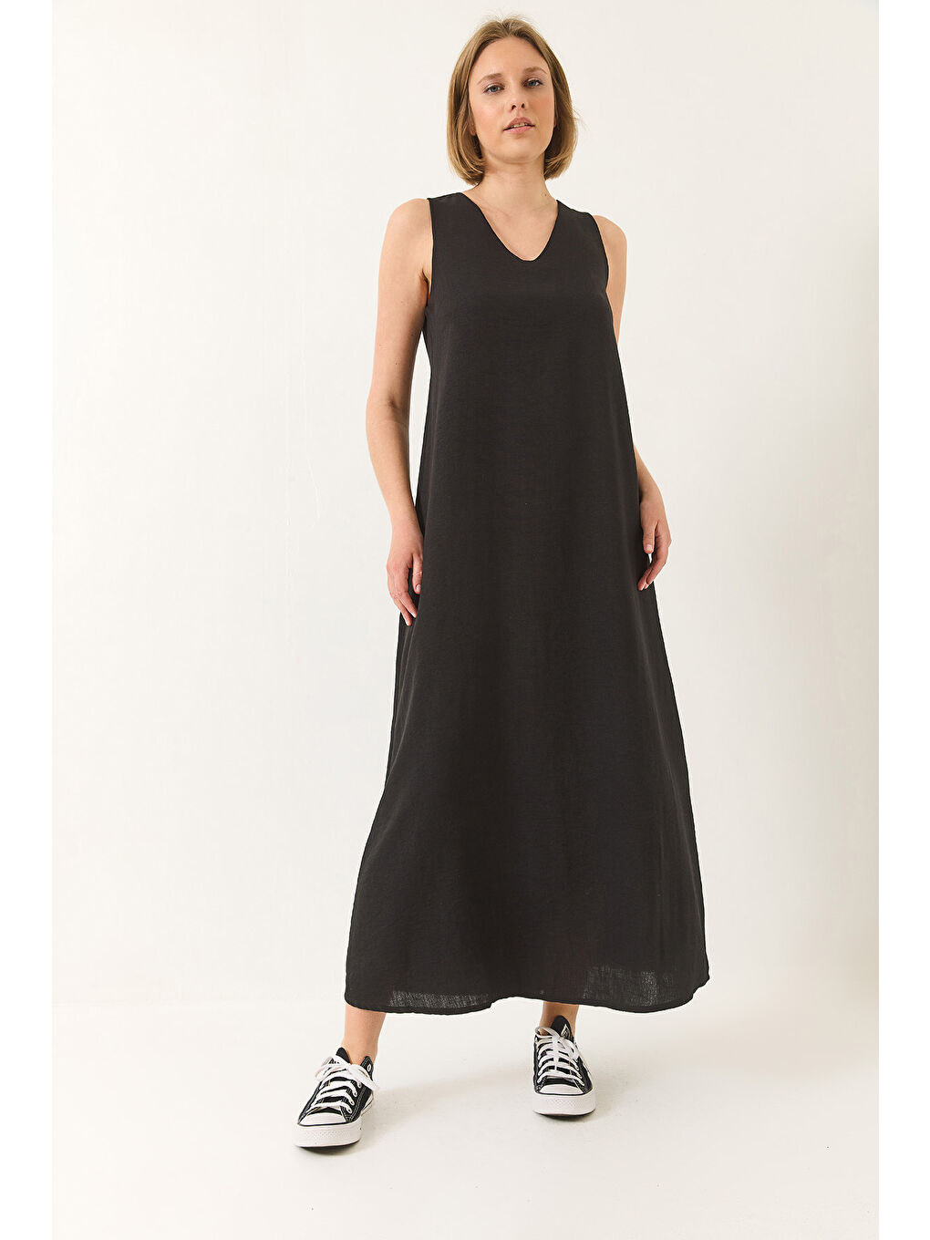 Siyah Kadın V Yaka Kalın Askılı Uzun Keten Elbise-2