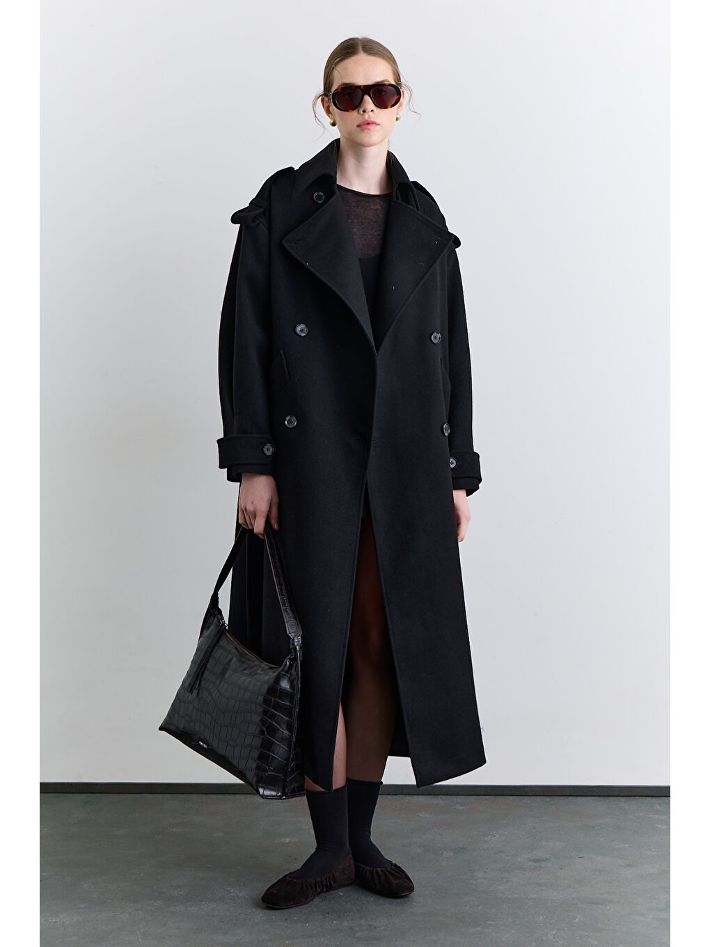 Kruvaze Geniş Yaka Palto Siyah