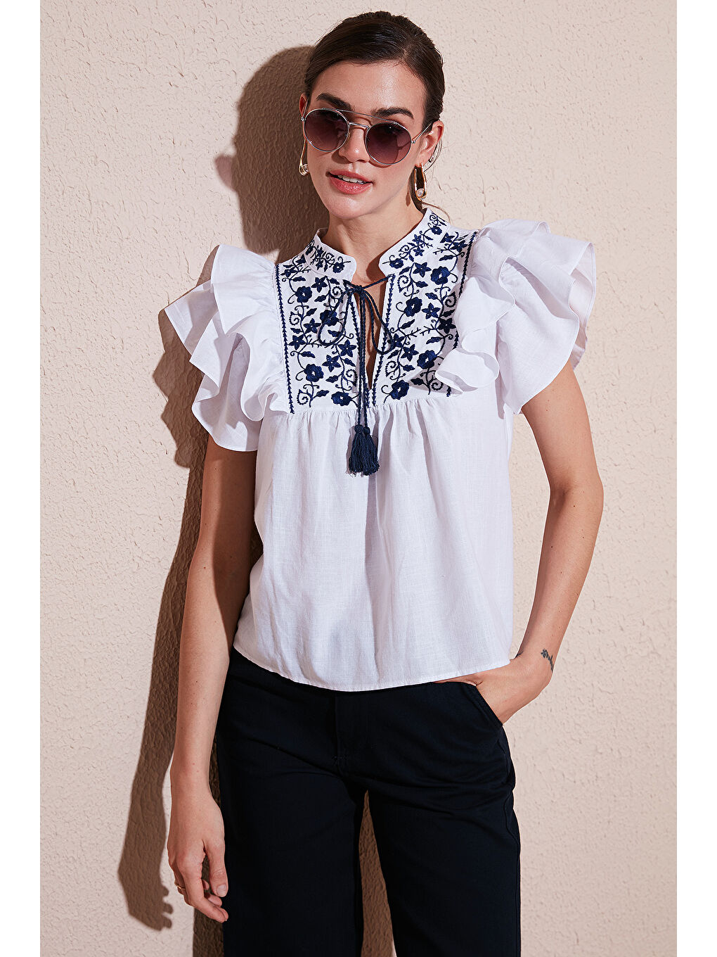 Bej Pamuklu Regular Fit Nakış İşlemeli Kadın Bluz 611Bz0253-1