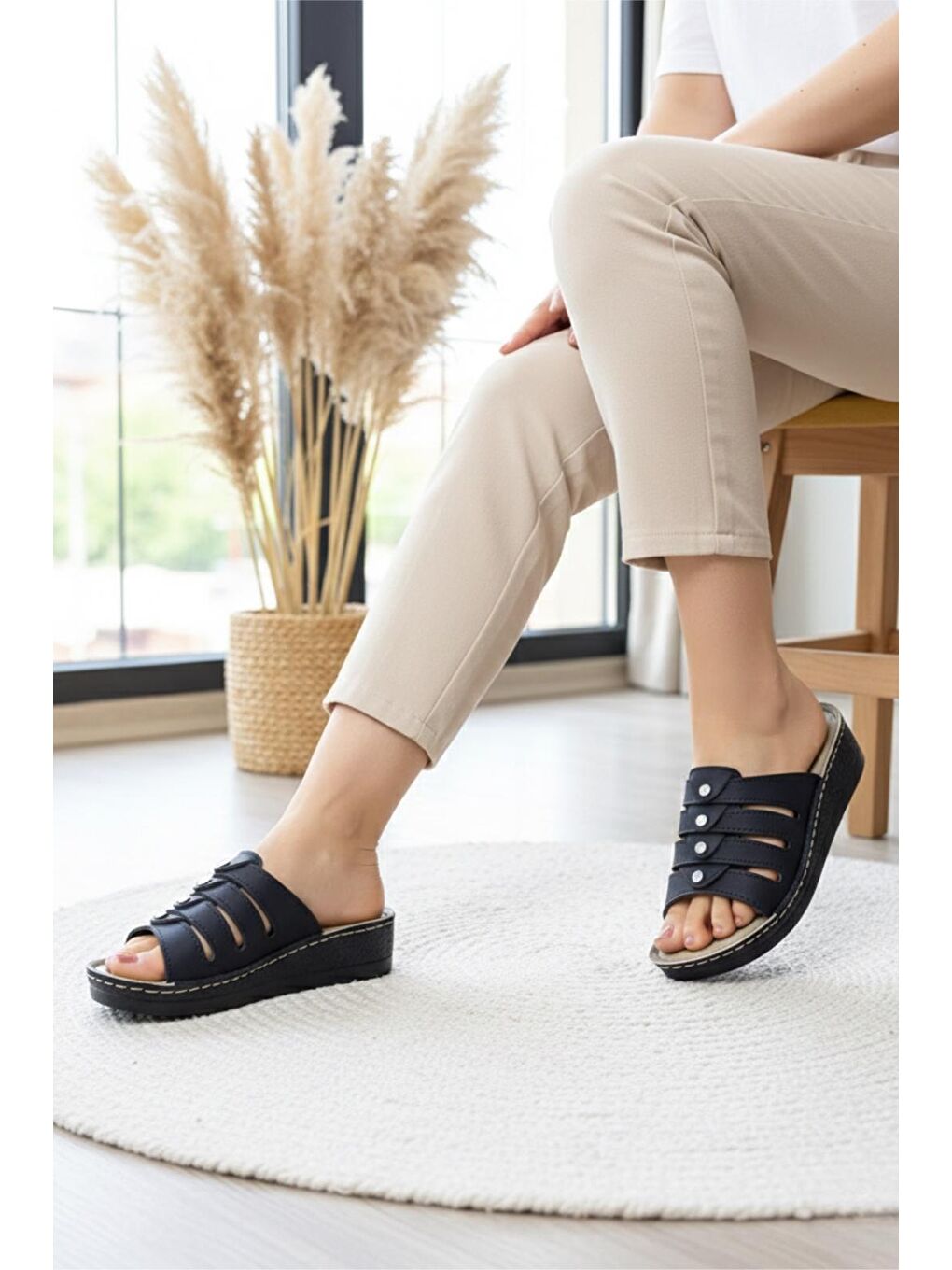 Siyah Awx Taşlı Lazer Kesim Detaylı Dolgu Taban Kadın Terlik Yeni Sezon-1