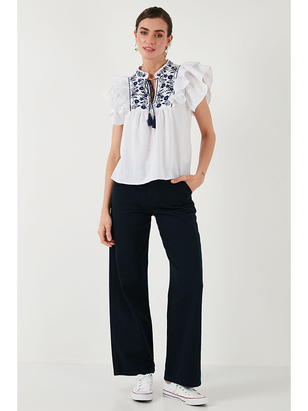 Bej Pamuklu Regular Fit Nakış İşlemeli Kadın Bluz 611Bz0253-2