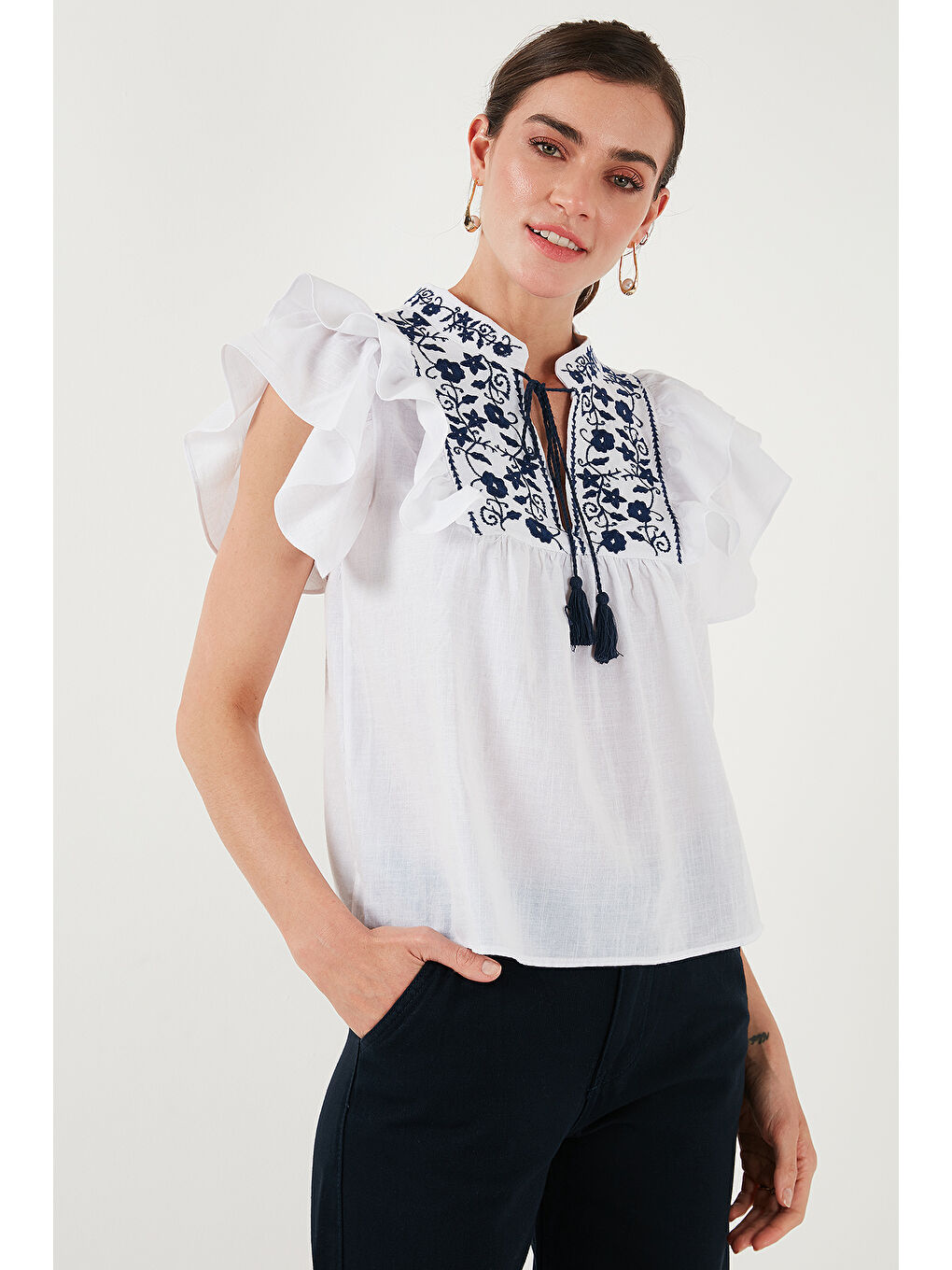 Bej Pamuklu Regular Fit Nakış İşlemeli Kadın Bluz 611Bz0253-4