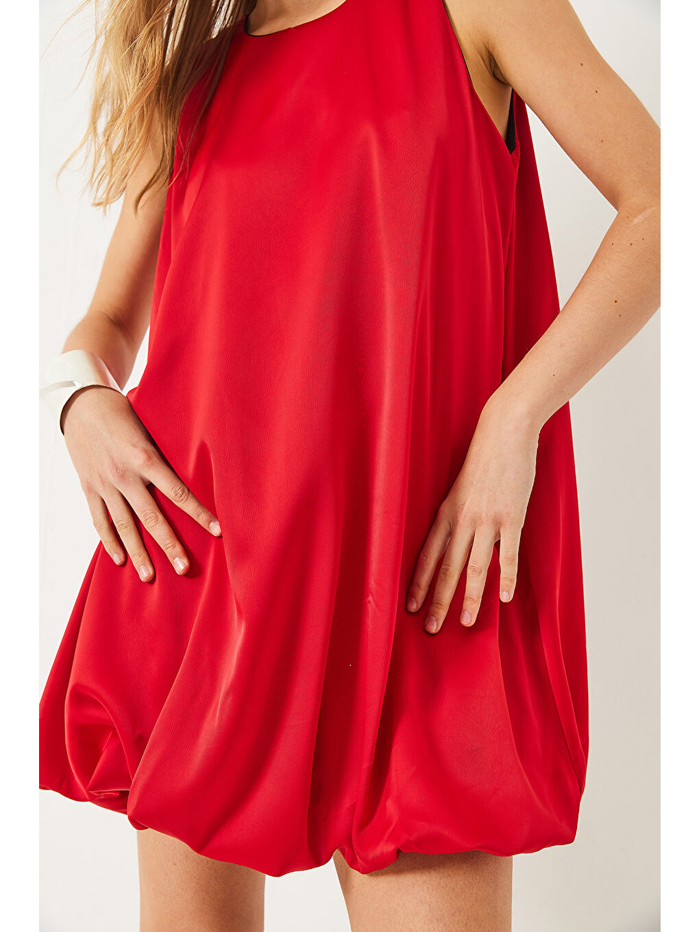 Kırmızı Kadın Etek Ucu Lastikli Astarlı Saten Balon Elbise-4