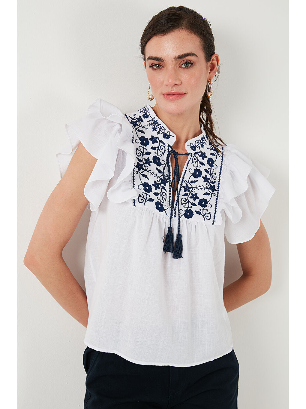 Bej Pamuklu Regular Fit Nakış İşlemeli Kadın Bluz 611Bz0253-5