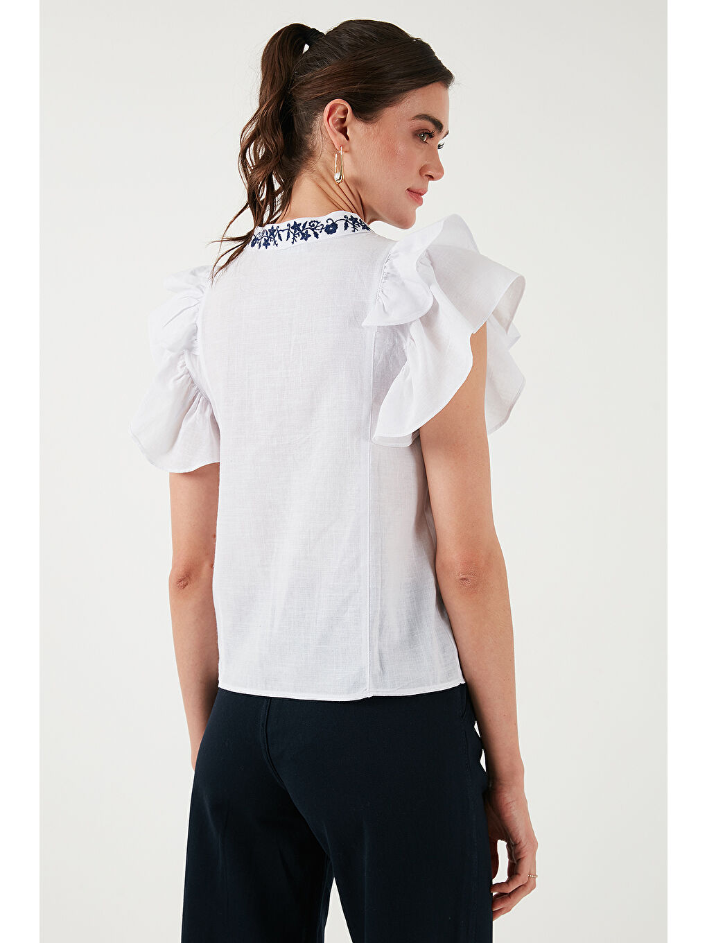 Bej Pamuklu Regular Fit Nakış İşlemeli Kadın Bluz 611Bz0253-6