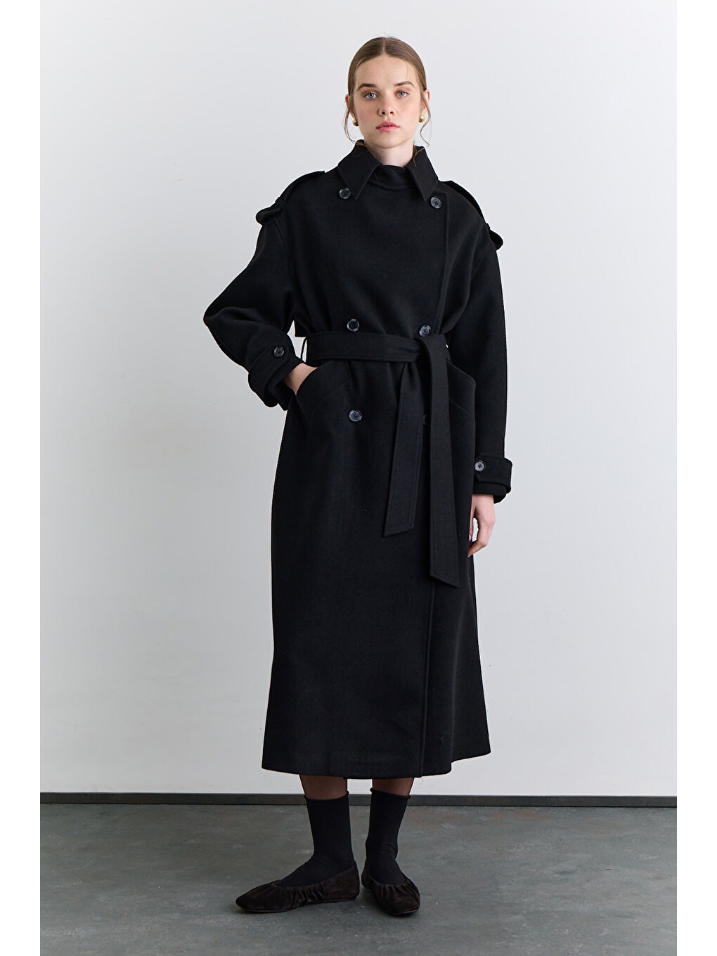 Kruvaze Geniş Yaka Palto Siyah-3