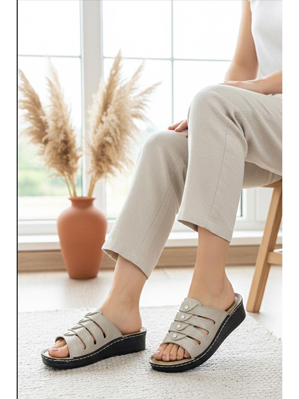 Ekru Awx Taşlı Lazer Kesim Detaylı Dolgu Taban Kadın Terlik Yeni Sezon