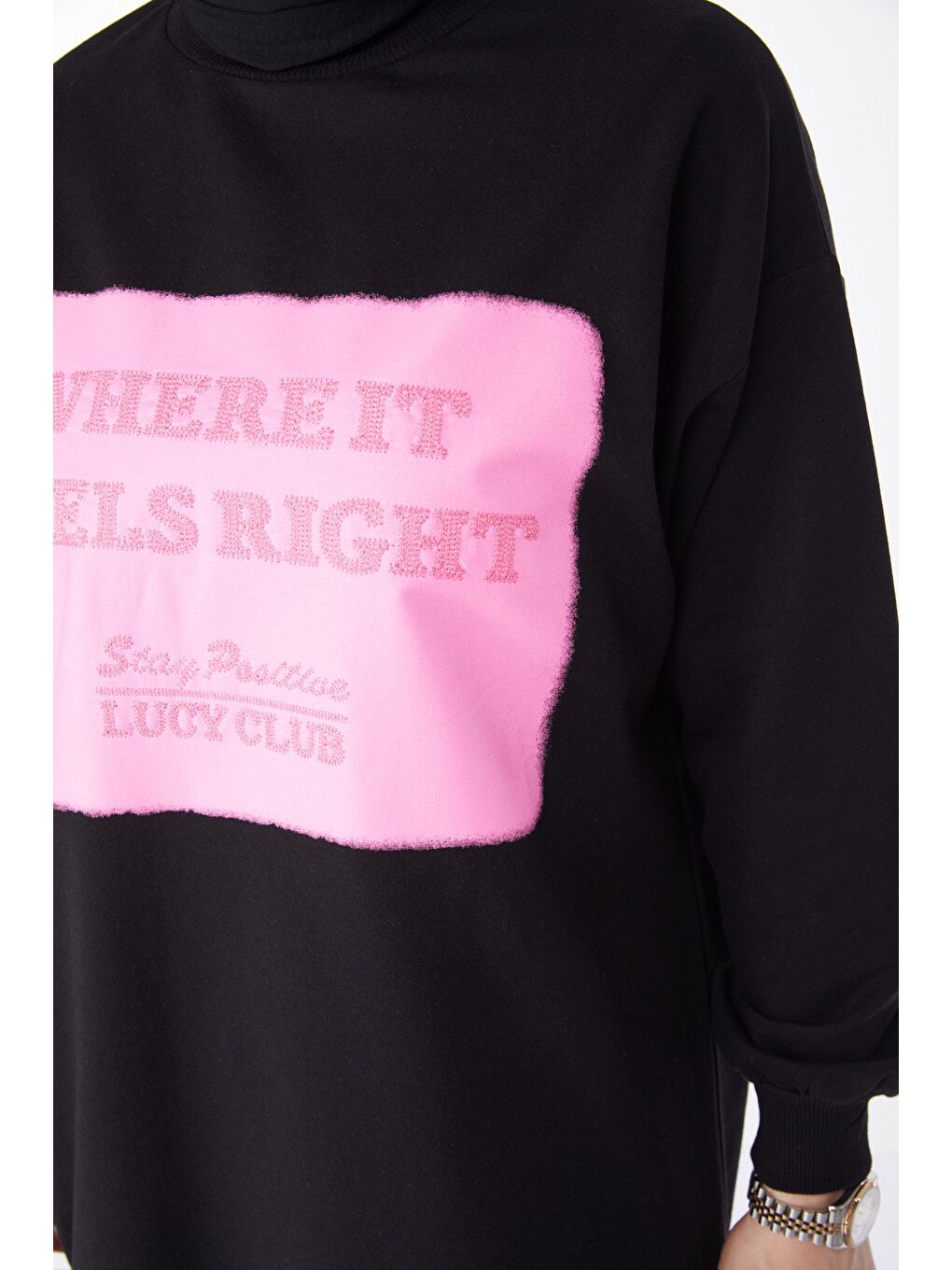 Hakim Yaka Kadın Siyah Baskılı Sweatshirt - 24601-4