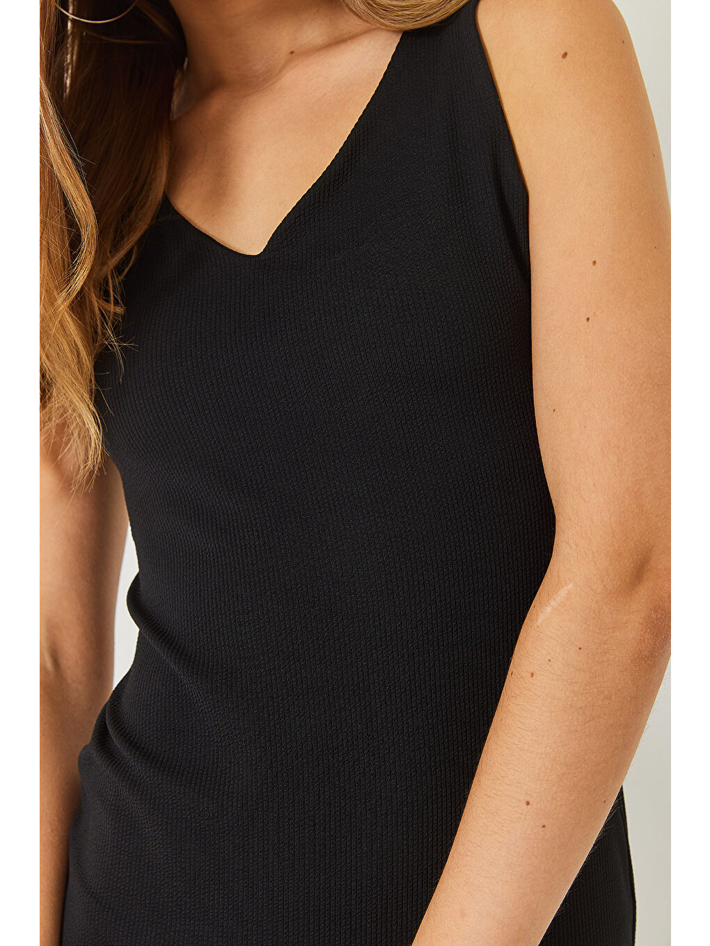 Siyah Kadın V Yaka Kalın Askılı Midi Boy Basic Elbise-5