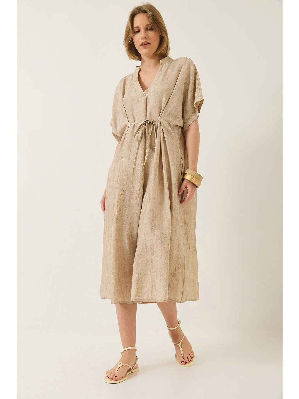 Bej Kadın V Yaka Bağlama Detaylı Cepli Yarasa Kesim Salaş Elbise-2