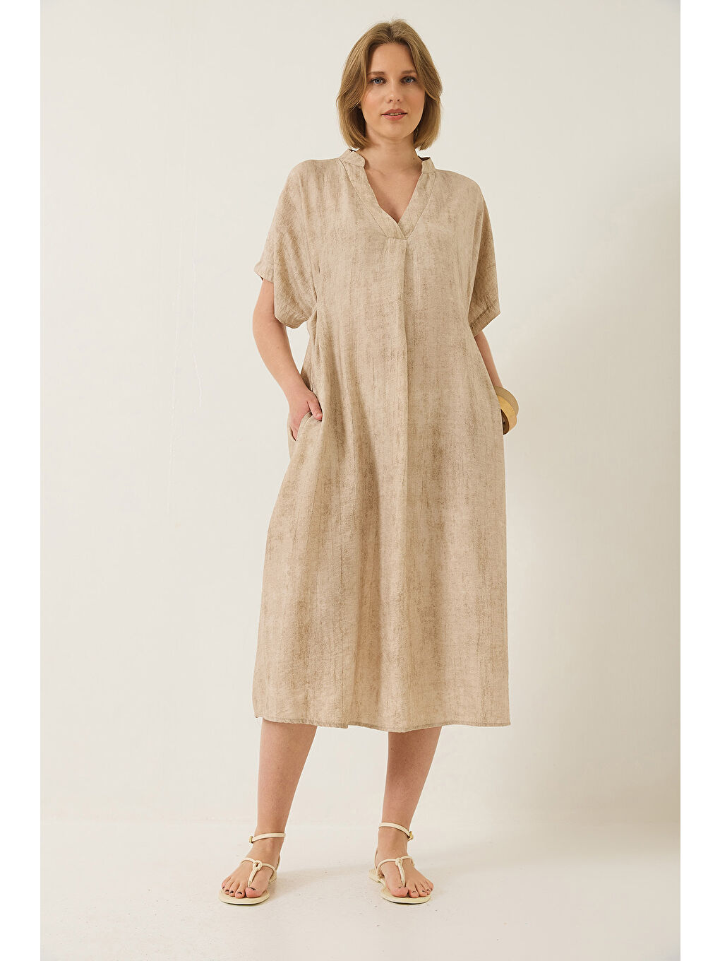 Bej Kadın V Yaka Bağlama Detaylı Cepli Yarasa Kesim Salaş Elbise-3