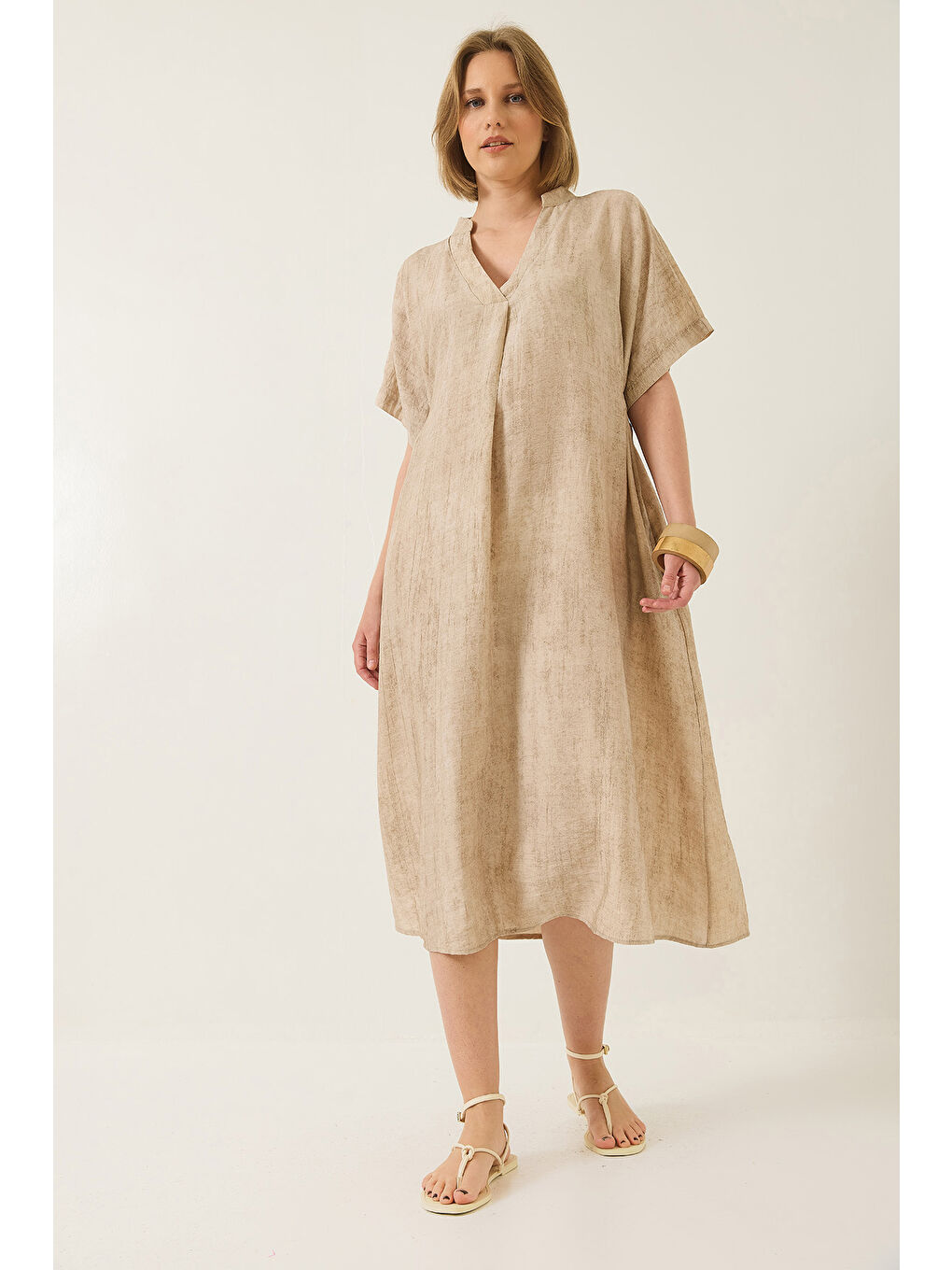 Bej Kadın V Yaka Bağlama Detaylı Cepli Yarasa Kesim Salaş Elbise-4