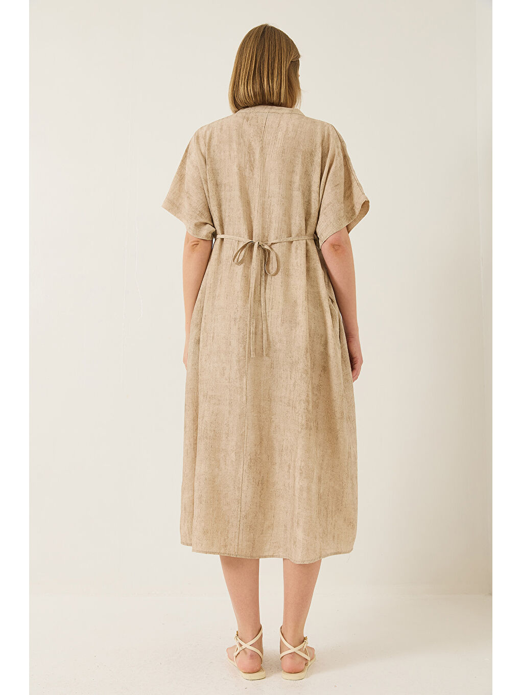 Bej Kadın V Yaka Bağlama Detaylı Cepli Yarasa Kesim Salaş Elbise-6