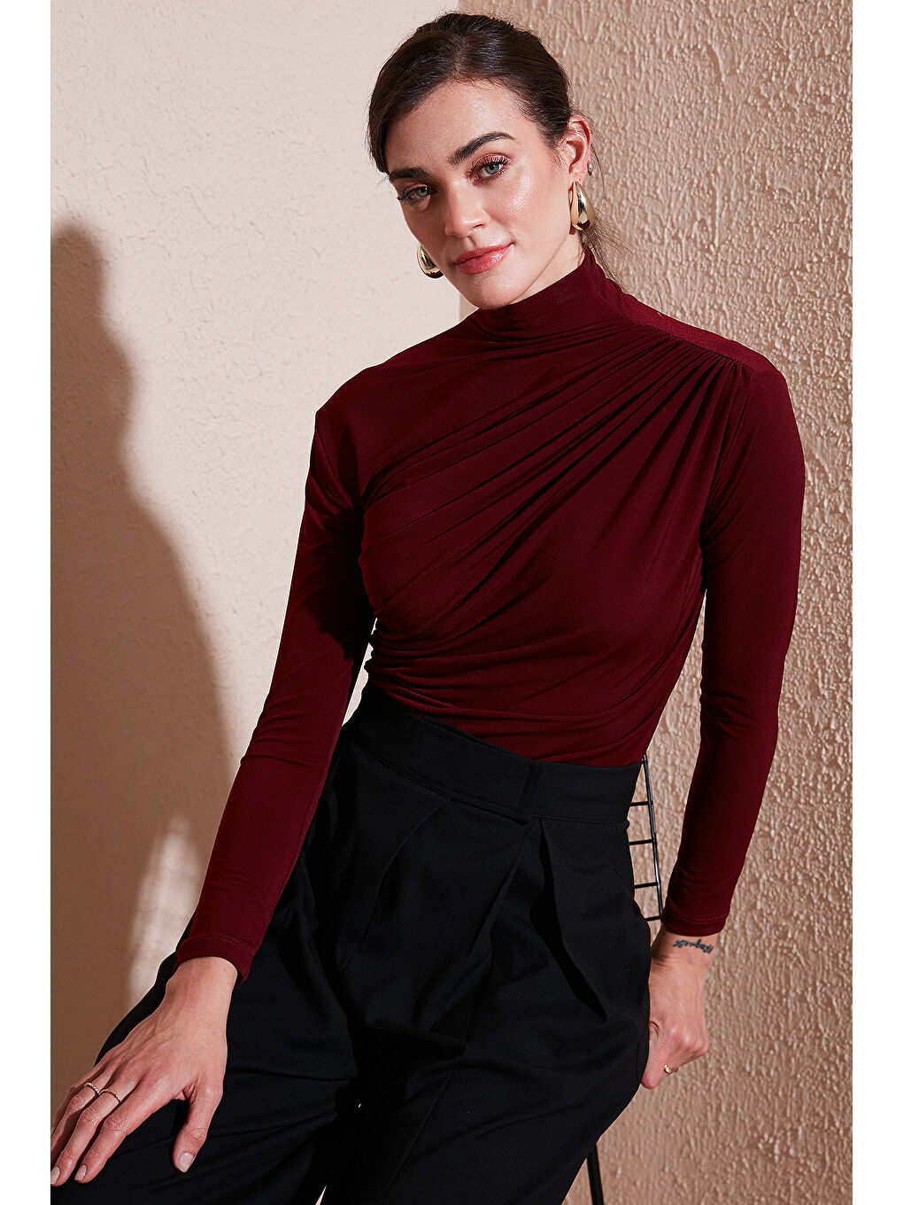 Bordo Streç Büzgü Detaylı Slim Fit Dik Yaka Kadın Bluz 669925-1