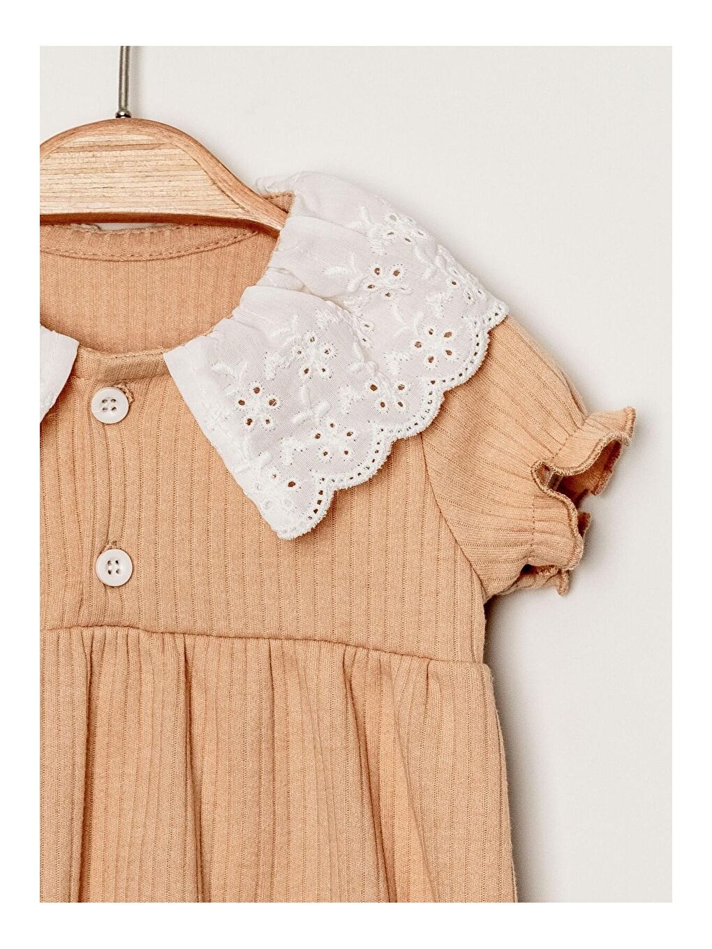 Kahverengi Organik Tatlı Yenidoğan Fisto Yaka Detalı Çıt Çıt Kapatmalı Esnek Kız BebekTulumu-1