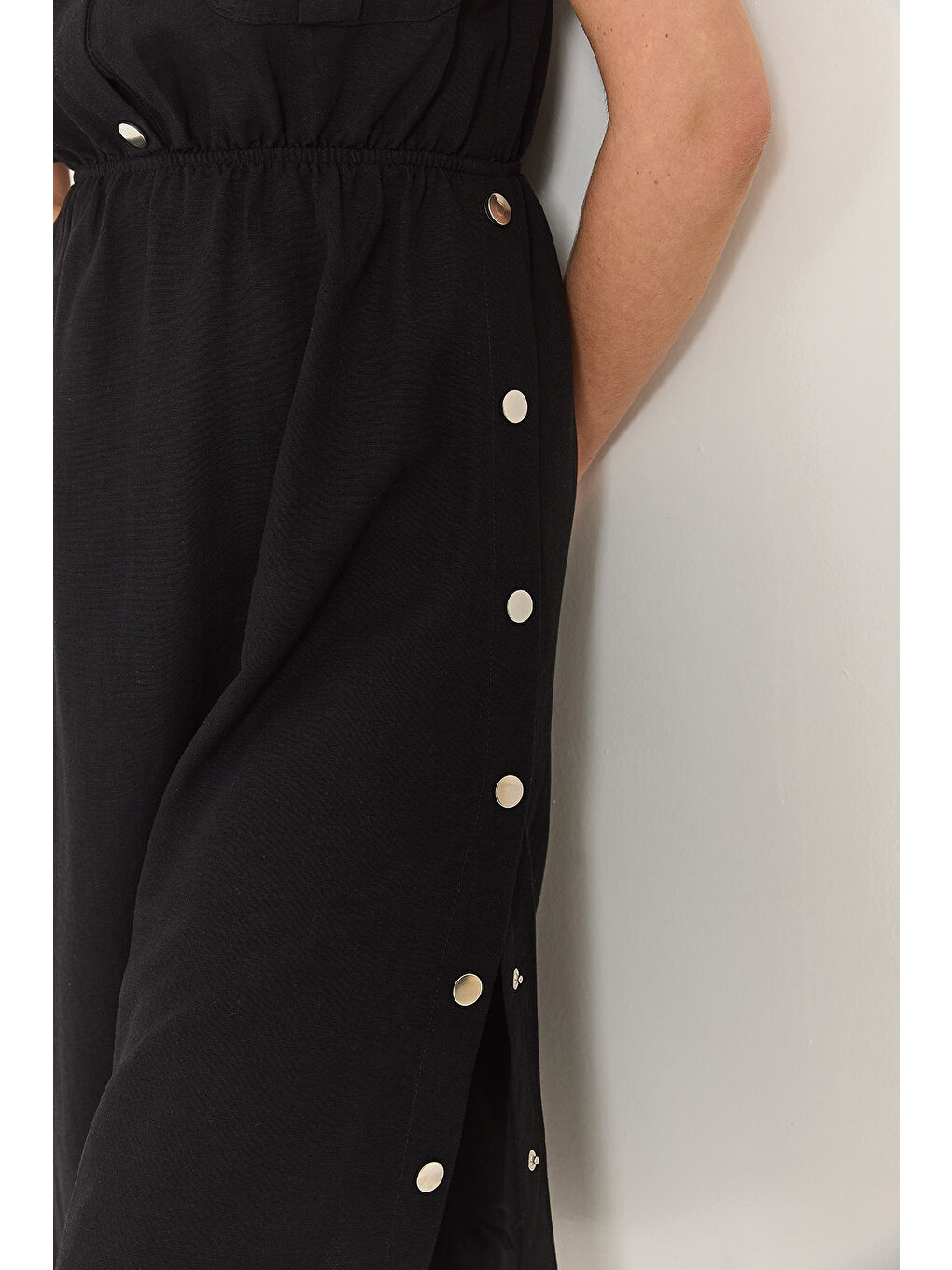 Siyah Kadın Beli Lastikli Çıtçıt Detaylı Cepli Keten Elbise-6